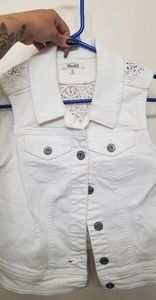 Sleeveless jean jacket